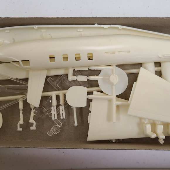 Very Rare - Aurora 1/72 Scale Jet Commander Model kit!! - Picture 9 of 9